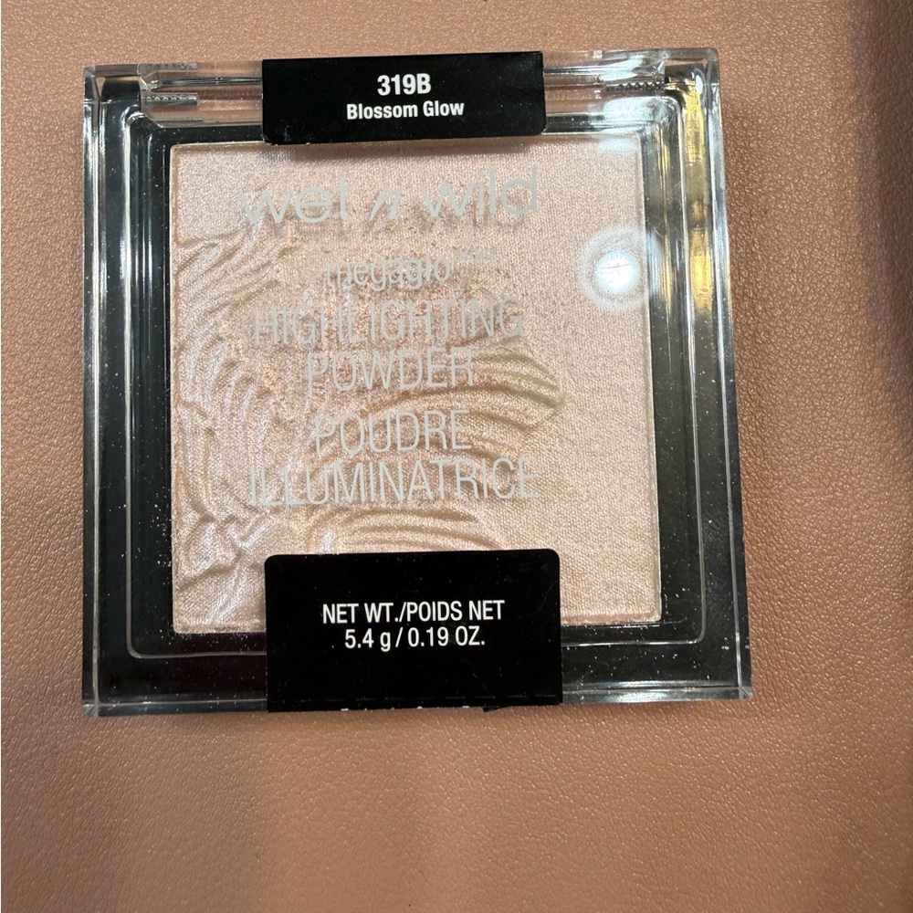 Wet n Wild MegaGlo Highlighting Powder - Illuminating Glow